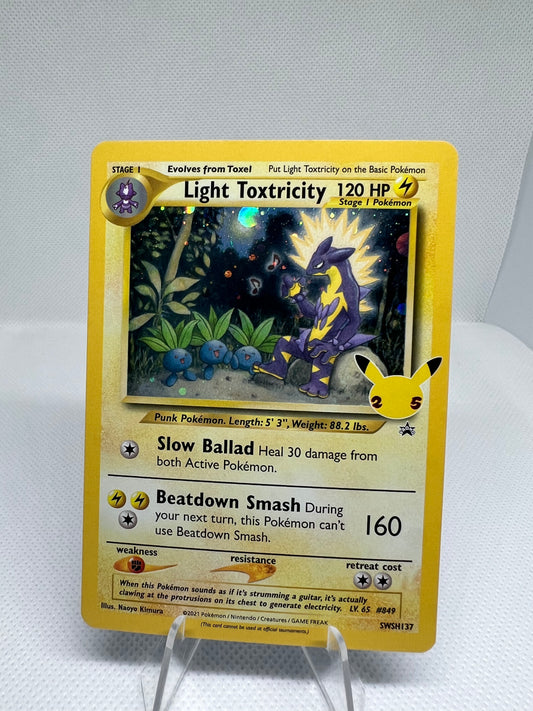 LIGHT TOXTRICITY SWSH137 Celebrations 25th Anniversary Pokemon Card